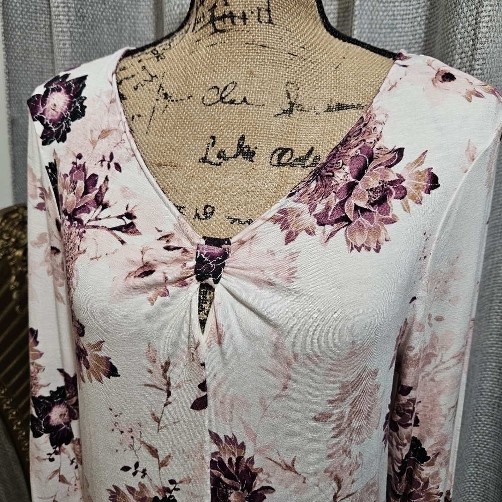 Nue Options Floral Blouse Size M - Picture 3 of 9